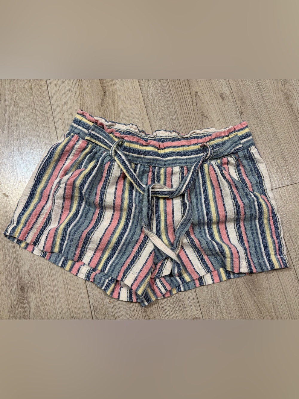 Jolt Striped Tie-Waist Women's Shorts size Large in Blue, Cream & Pink